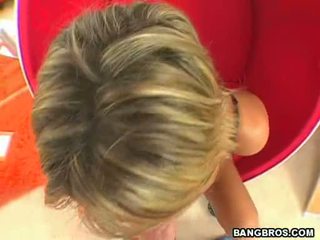 Lascivious naivka jessie summers deliciously fills ju warm tvár hole s a masívne kokot