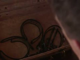 Hooters riley reid gives dela homem um leash e bondage gear para