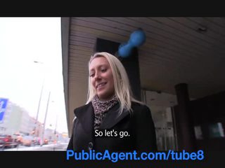Publicagent liels krūšgali nella gets viņai ciešas vāvere pounded