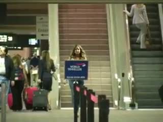 jayma ried arrives at the airport.