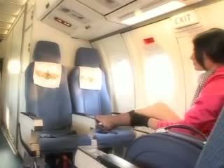 Sexy stewardess zuigen lul voor cunnilingus