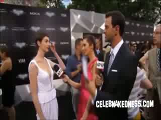 Celeb anne hathaway pokers na the tmavý knight premiere