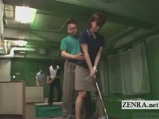 Subtitled japonesa golf columpio erection demonstration
