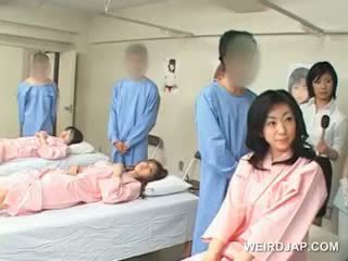 Ázsiai barna lány blows szőrös shaft nál nél a kórház