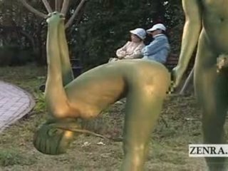 Subtitled japoniškas moteris painted į mimic park statue