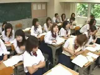 Japānieši klasesistaba raušana un jāšanās uz skola t video