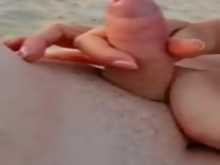 Ευτυχισμένος μικρό καβλί jerked επί ο παραλία, πορνό 89 | xhamster