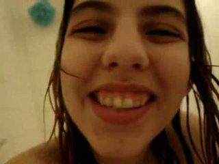 Seksowne nastolatka dziewczyna selfvideo w łazienka