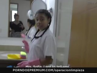 Operacion limpieza - اتينا colombian خادمة كس licking رئيس في مثليه اللعنة