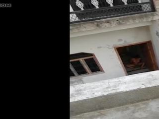 Pados Ki Bhabhi Ko Chhat Se Ungli Karwaya: Free HD Porn 29