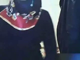 Video - hijab gadis menunjukkan bokong di webcam