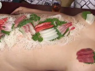 Sushi 上 亞洲人 奶奶
