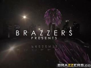 Brazzers - brazzers exxtra - nouveau years sleaze scène.