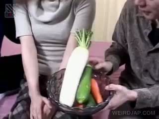 Japonské pička fucked s vegetables